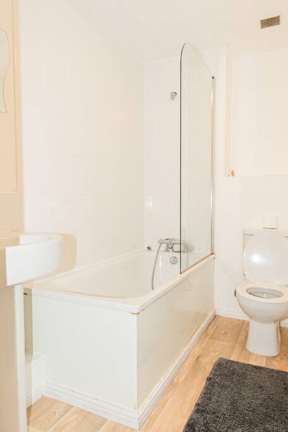 2 Bedroom Apartment Warrington Apartment in Warrington