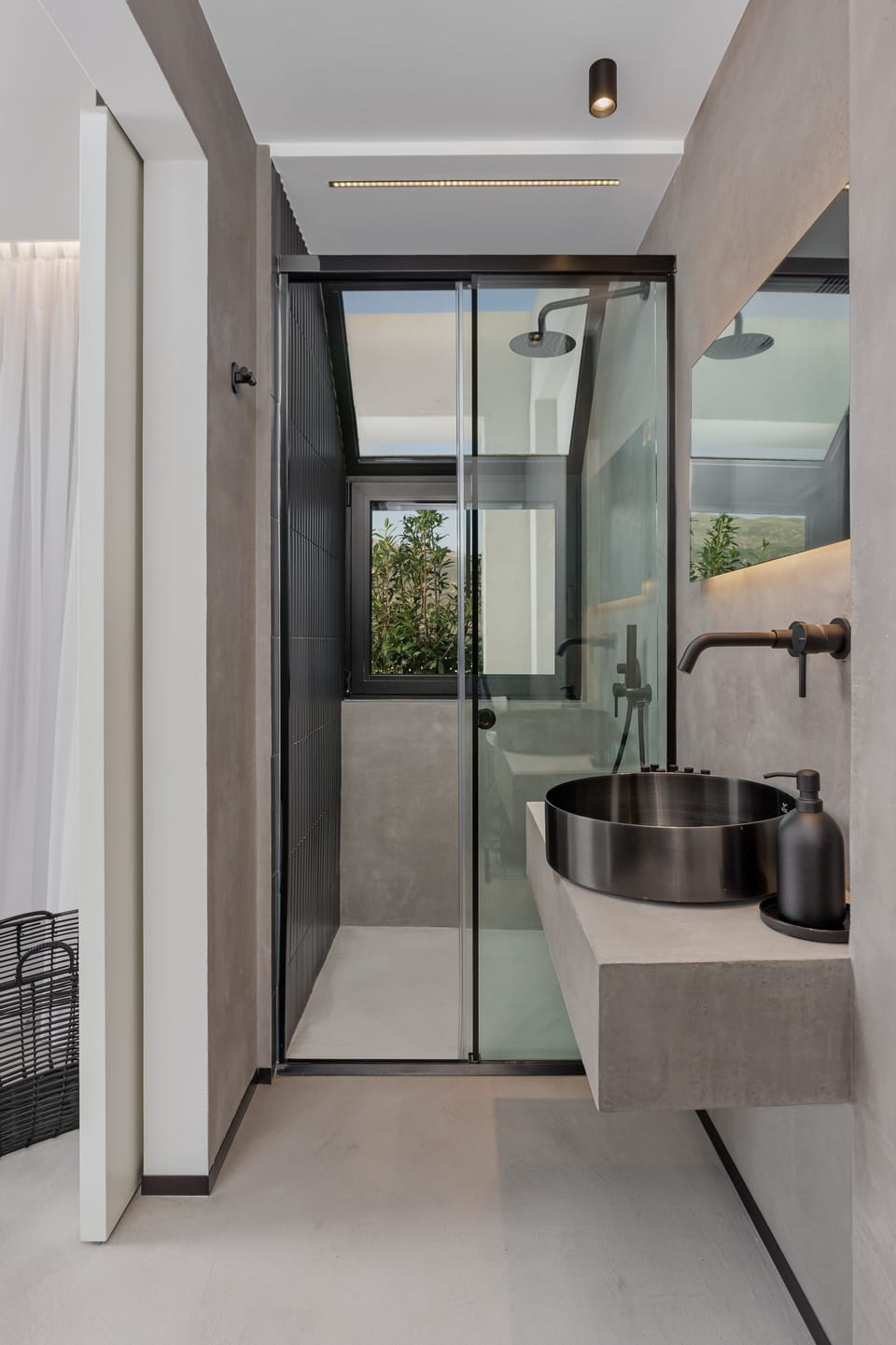 Penthouse Maisonette with Panoramic Mountain & Partial Lake view | Bathroom | Shower, rainfall showerhead, designer toiletries, hair dryer