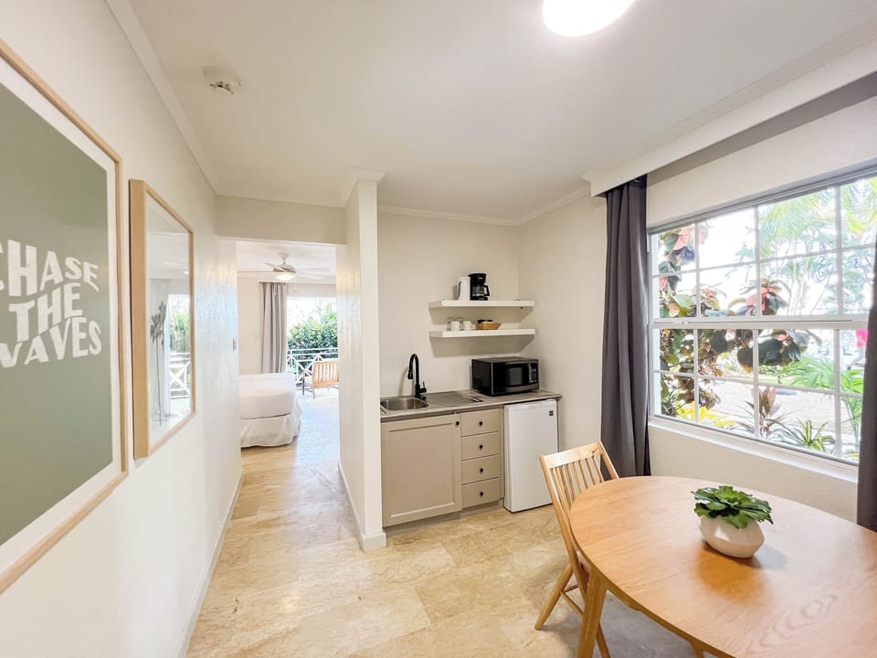 Standard Room, 1 King Bed, Garden View | Private kitchen | Mini-fridge, microwave, coffee/tea maker, highchair