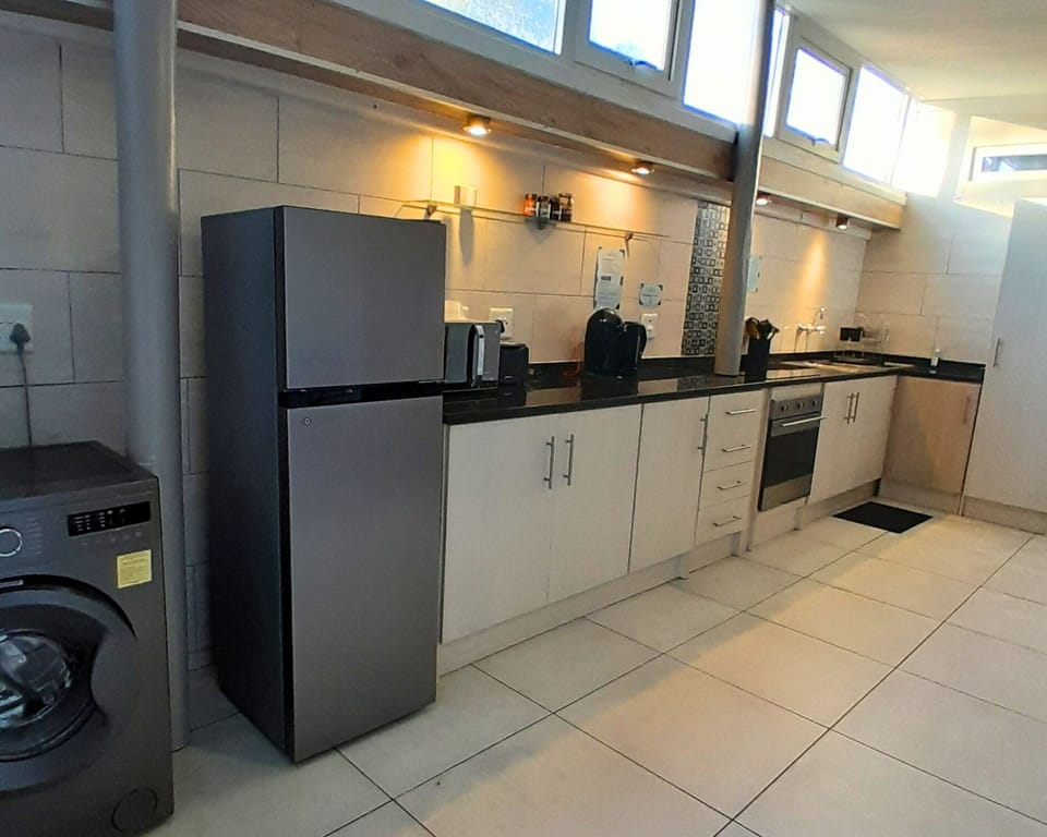 Luxury Cottage | Private kitchen | Fridge, microwave, stovetop, espresso maker