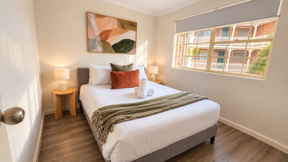Drift off in this peaceful and comfortable bedroom, thoughtfully styled with soft linens, warm lighting and a calming atmosphere. With air conditioning for year-round comfort, it`s the perfect retreat after exploring the local area.