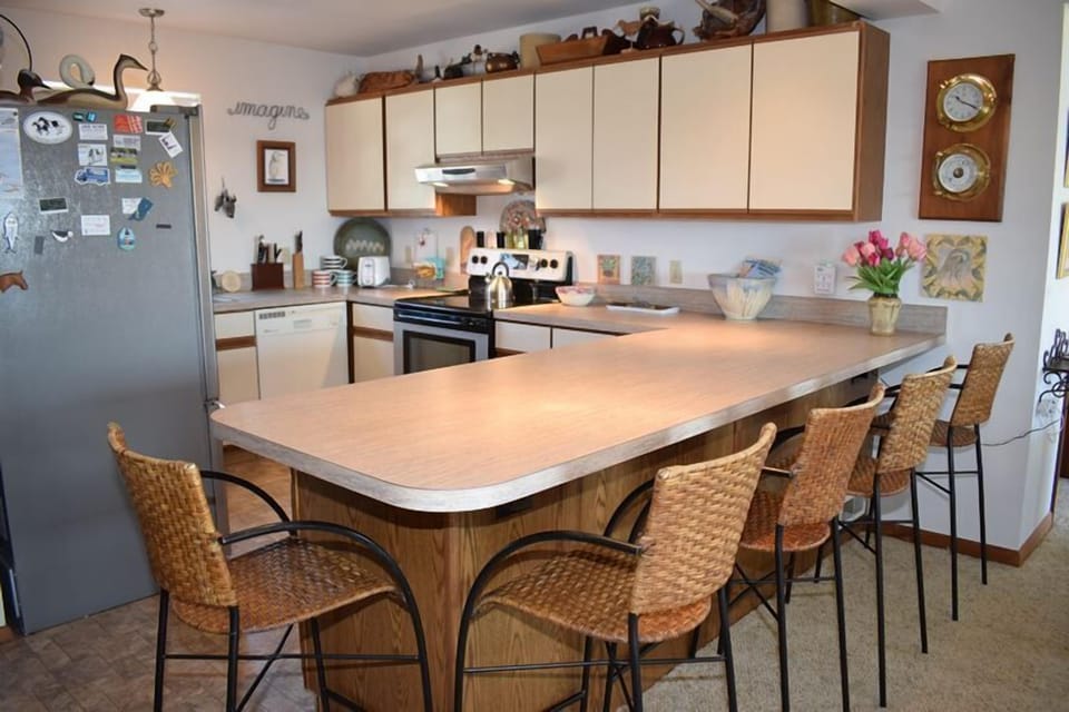 Kitchen with Bistro Seating