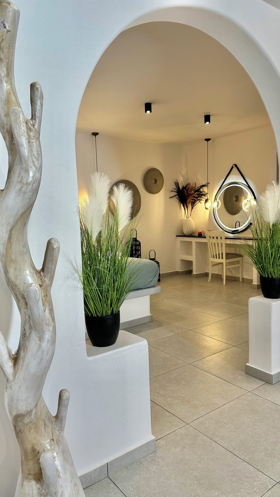 Suite with outdoor hot tub | 1 bedroom, hypo-allergenic bedding, in-room safe, individually decorated