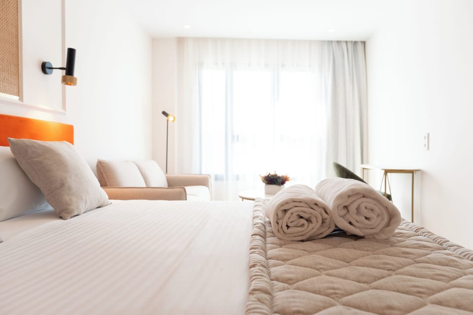 Minibar, in-room safe, soundproofing, free WiFi