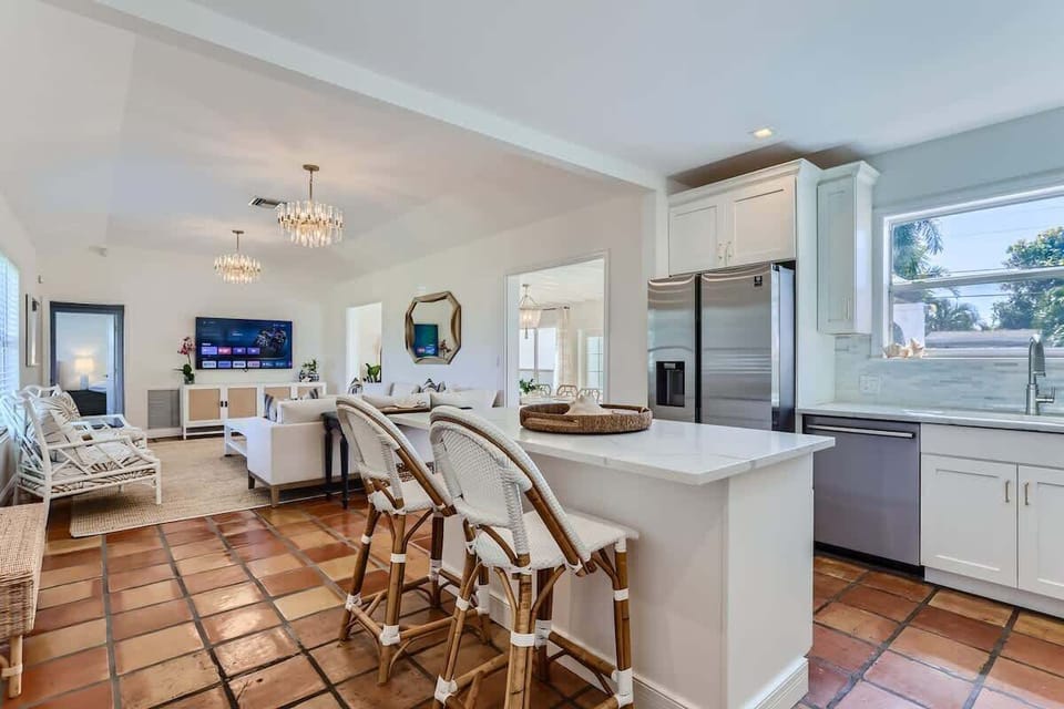 12 Kitchen.jpg