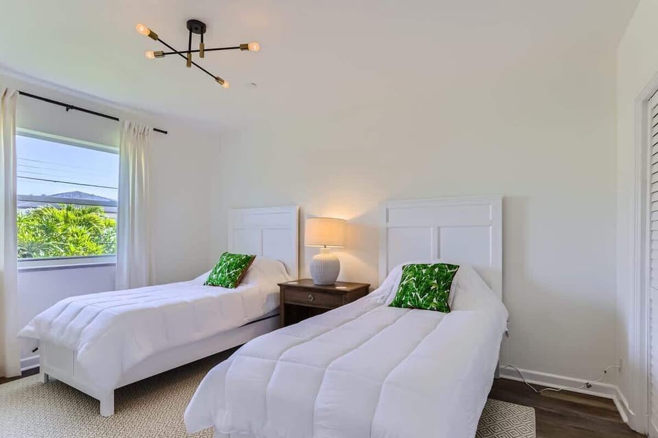 18 Bedroom.jpg