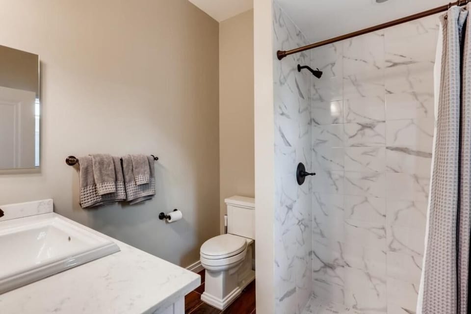 House, Multiple Beds (Buttercup  3bd 3ba  Sleep 7 on Quiet ) | Bathroom | Free toiletries