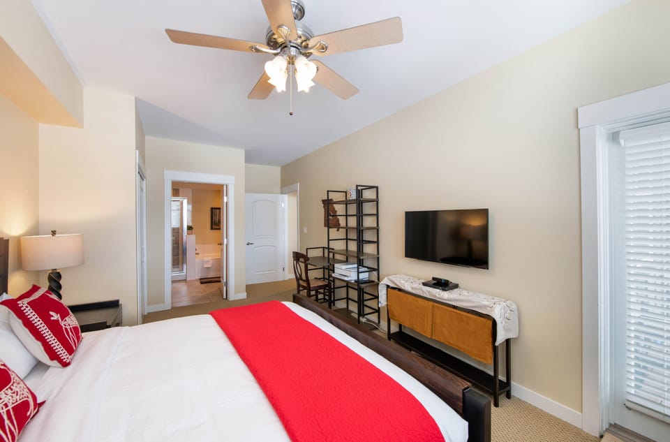 Screen, Indoors, Ceiling Fan, TV, Home Decor