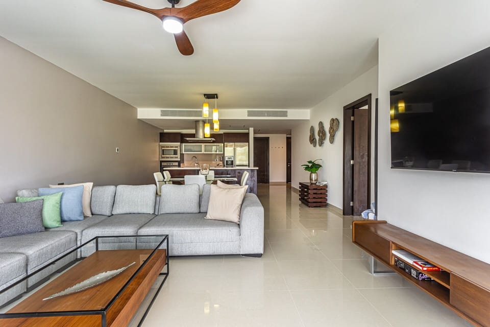 Furniture,Indoors,Living Room,Coffee Table,Table