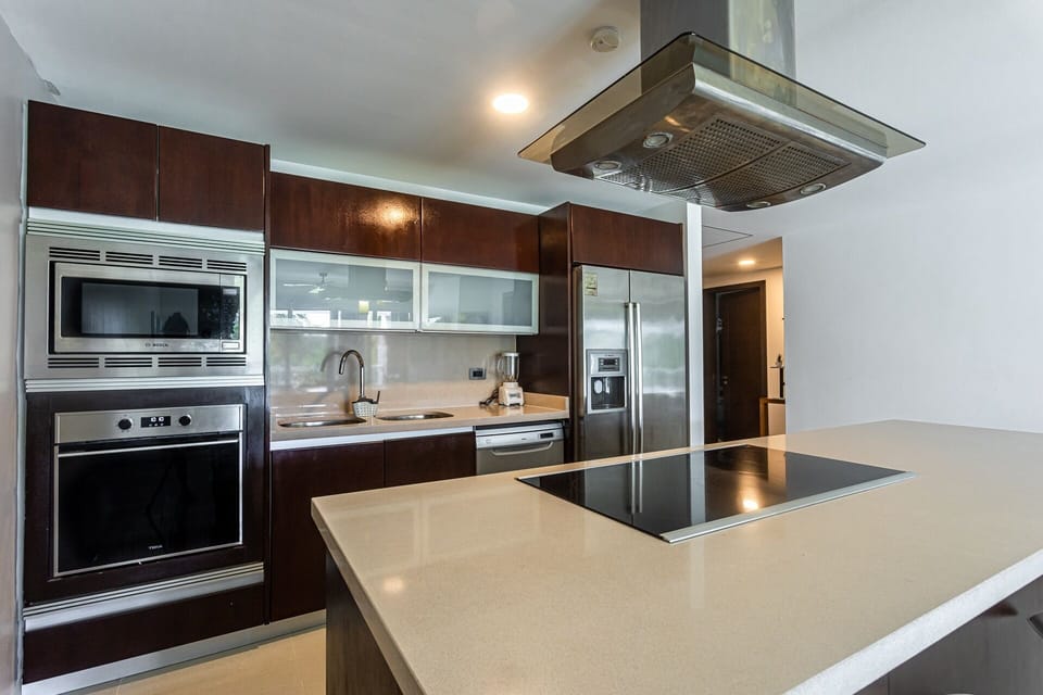 Indoors,Kitchen,Microwave,Oven,Cooktop