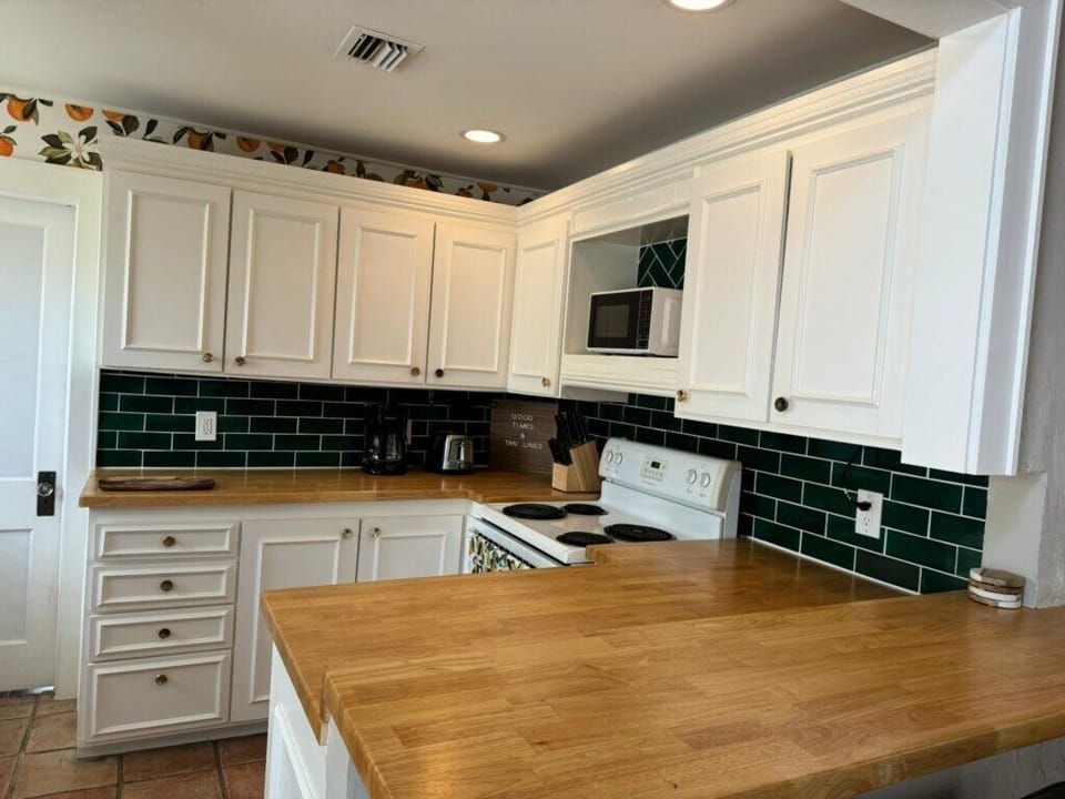 Kitchen has oven & microwave