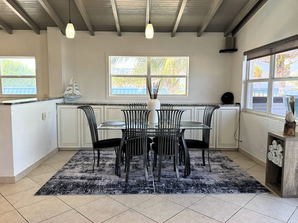 Dining Room pic2
