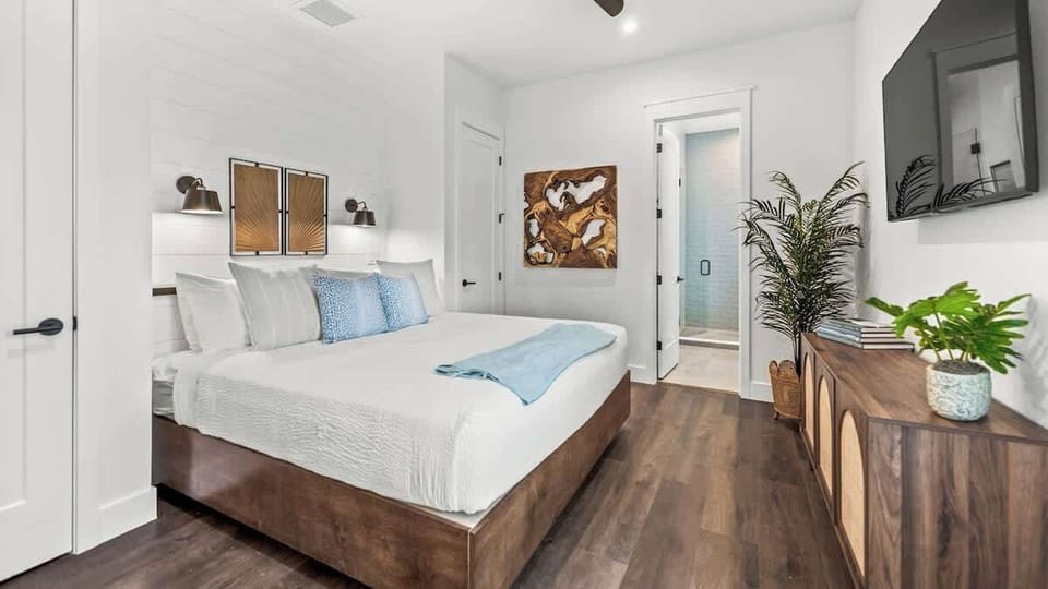 Bedroom 4 - King Size Bed and En-Suite Bathroom