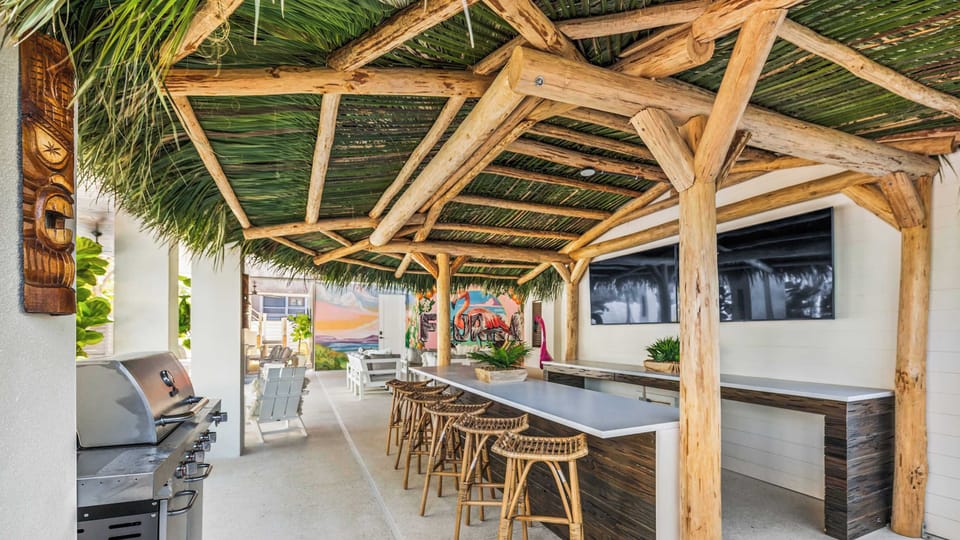 Covered Pool Patio - Dining and Lounge Area - Gas Grill