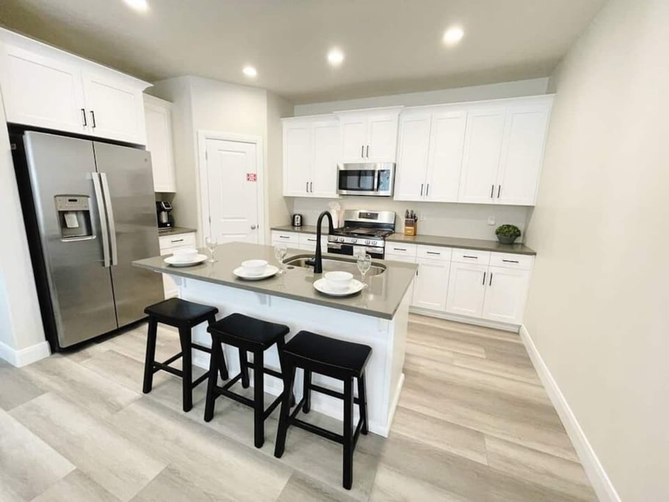 The kitchen lives large with lots of counter space to prepare meals. We have everything you need from pots and pans to cutlery and dishes. 