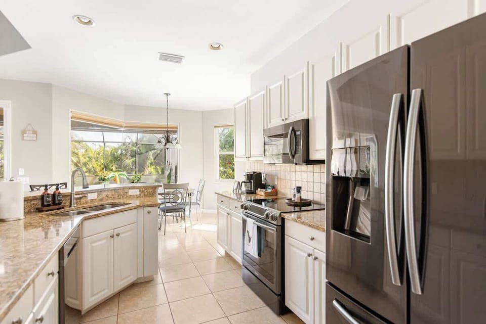 Fully stocked kitchen with stainless steel appliances + Keurig, perfect for family meals 
