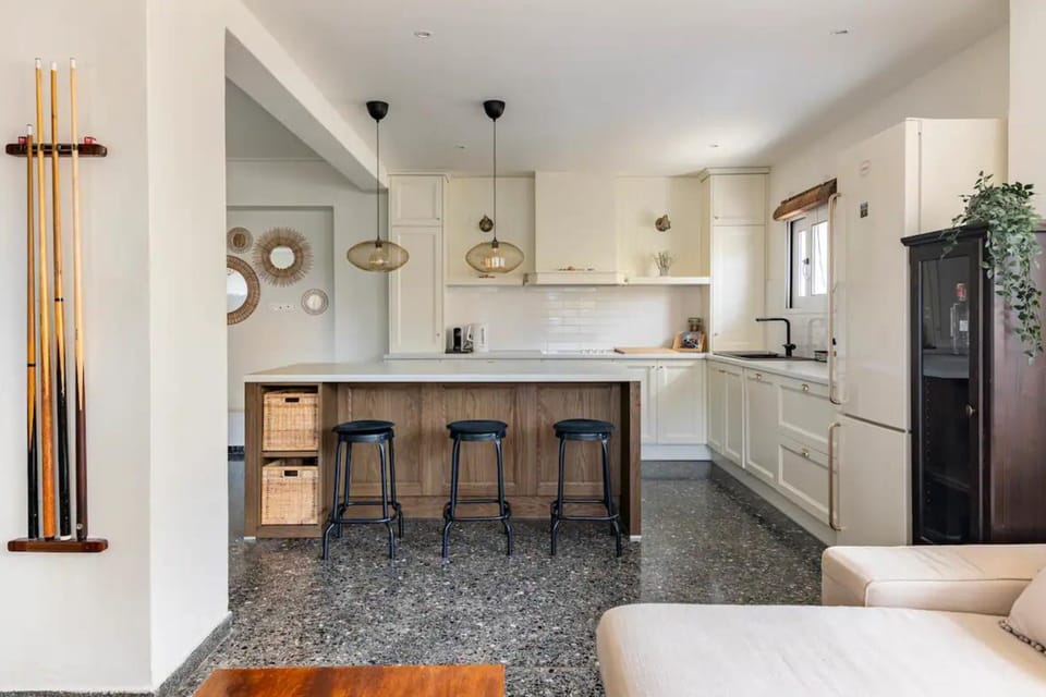 Fully equipped kitchen (1)