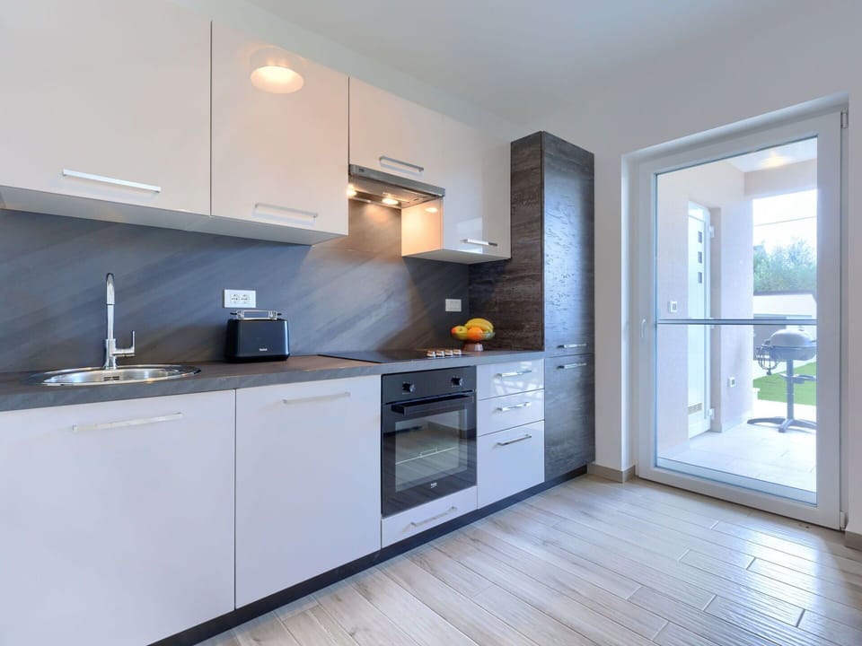 Cabinetry, Countertop, Property, Wood, Tap, Interior Design, Kitchen Stove, Sink, Kitchen
