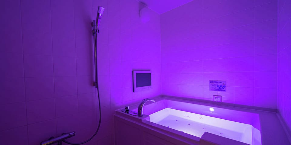 Standard Double Room, Smoking | Bathroom | Combined shower/tub, free toiletries, slippers, towels