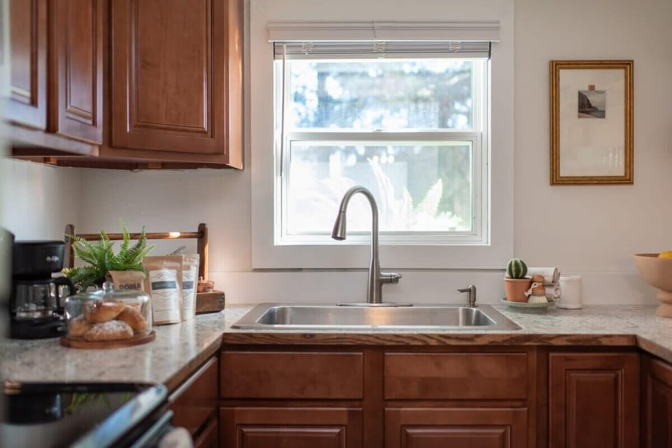 The fully equipped kitchen's modern appliances and ample counterspace make meal preparation a smooth and easy experience.