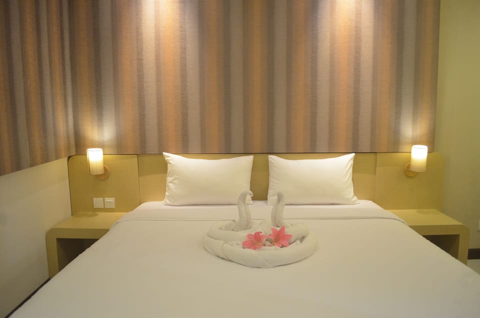 Superior Room, 1 King Bed | Desk, laptop workspace, soundproofing, free WiFi