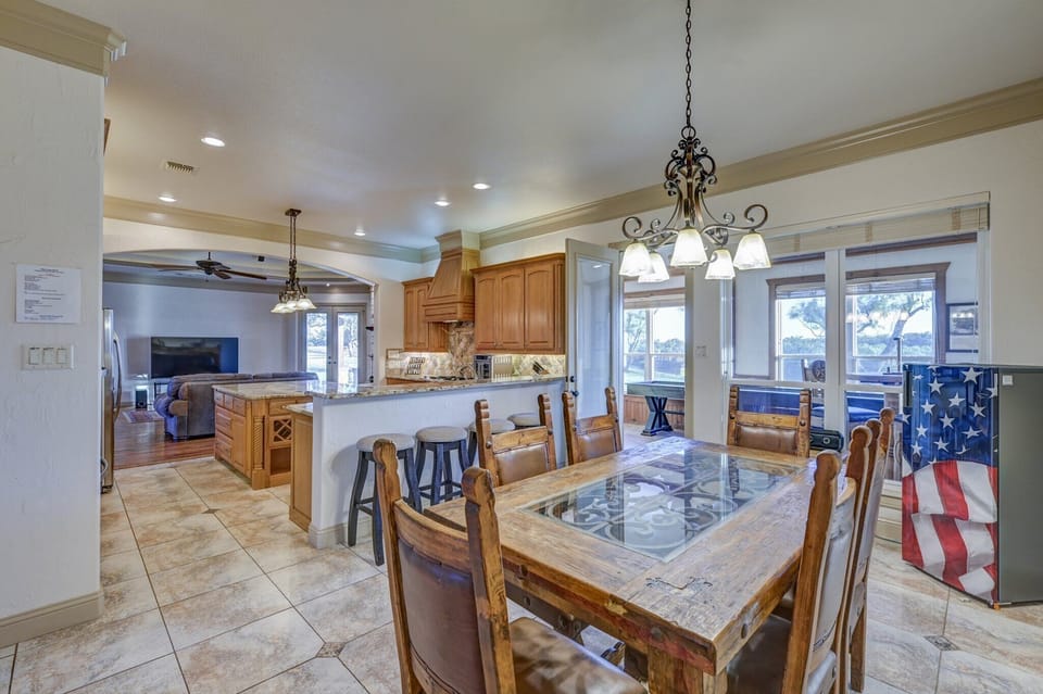Main House Kitchen, Breakfast Bar and Breakfast Table