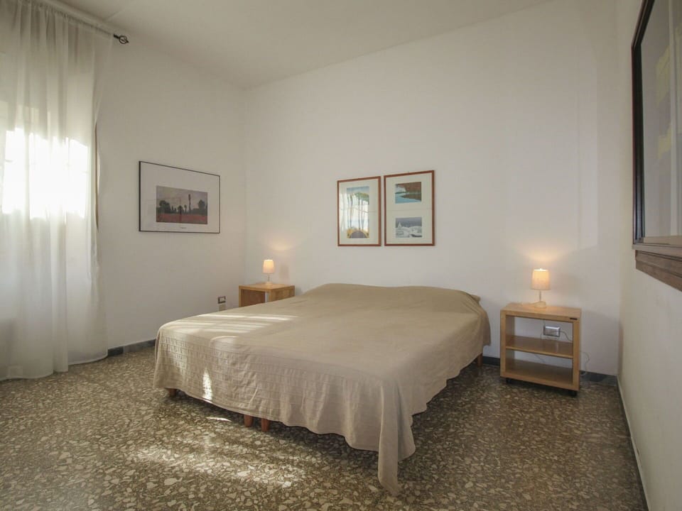 Furniture, Comfort, Picture Frame, Wood, Shade, Bed, Lighting, Flooring, Interior Design, Bed Frame