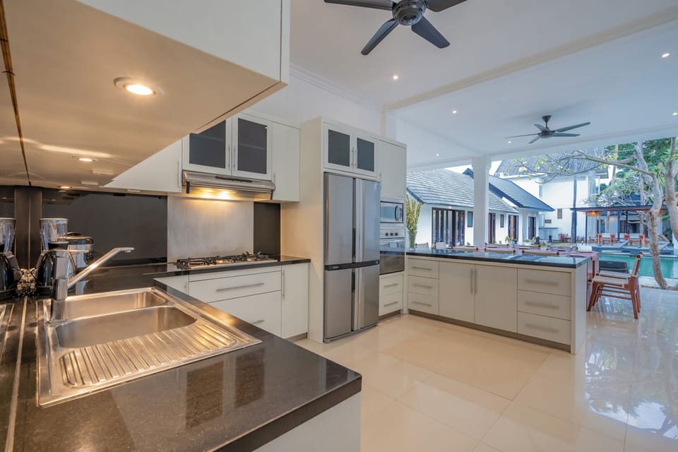 Family Villa | Private kitchen | Shared fridge, microwave, coffee/tea maker, electric kettle