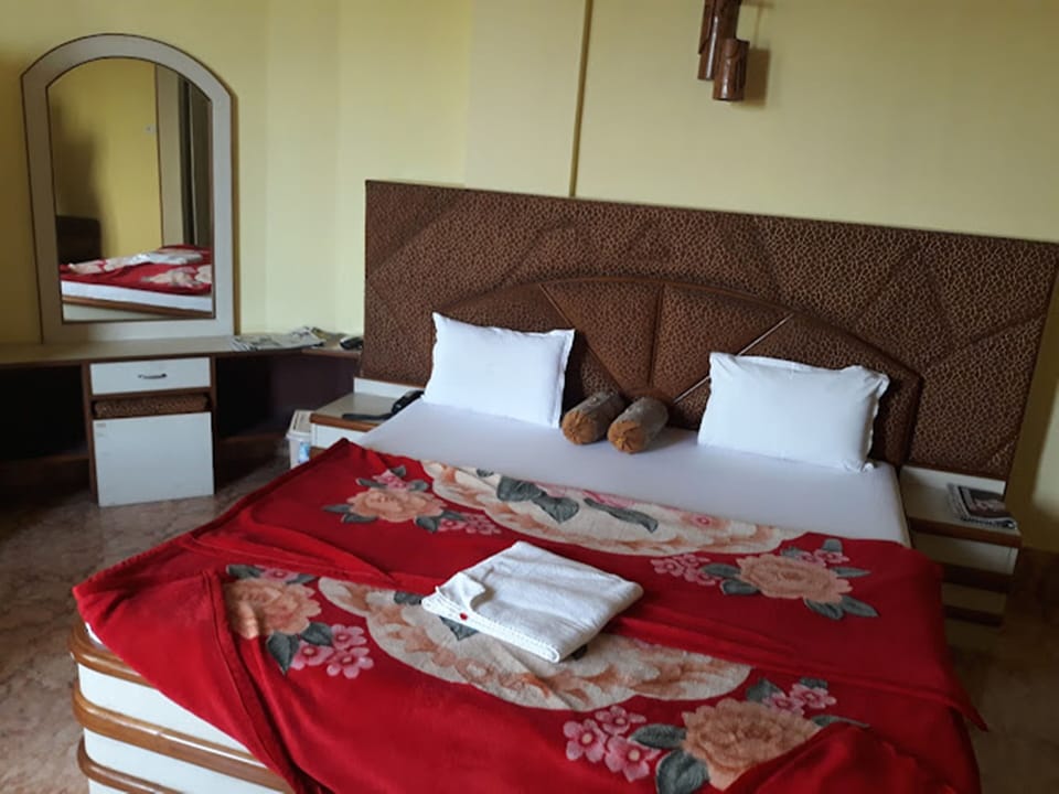 Royal Room | 1 bedroom, premium bedding, desk, soundproofing