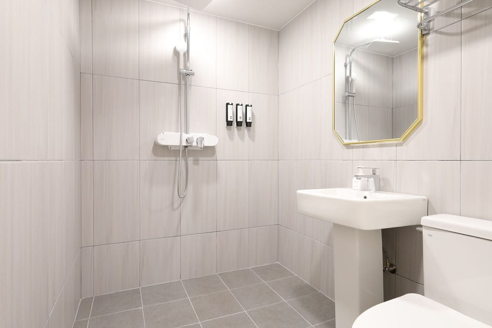 Grand Room | Bathroom | Rainfall showerhead, designer toiletries, hair dryer, bathrobes