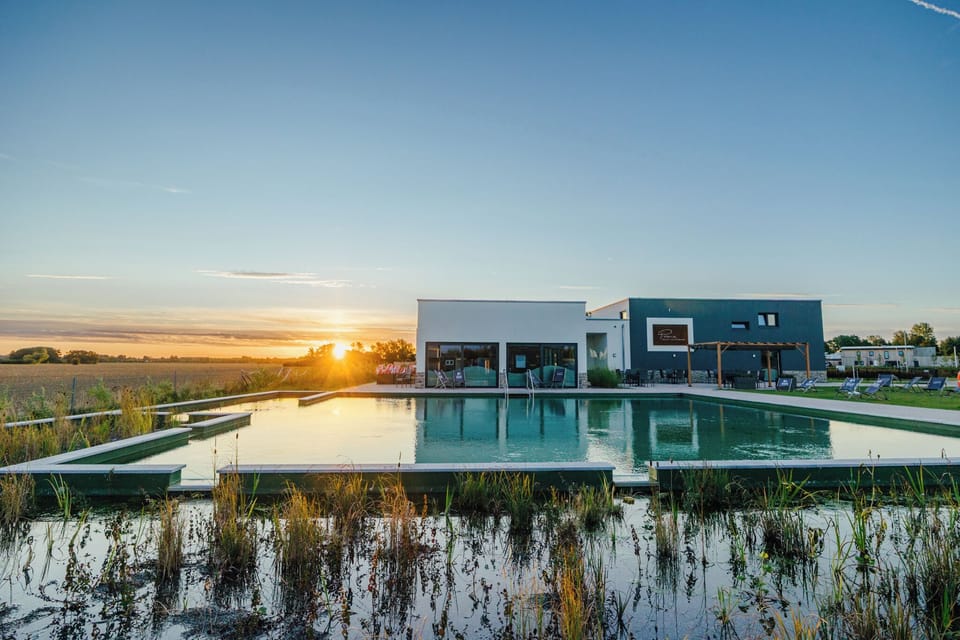 Indoor/outdoor pool