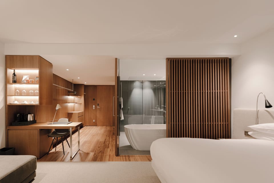Deluxe Double Room | Bathroom | Slippers, towels