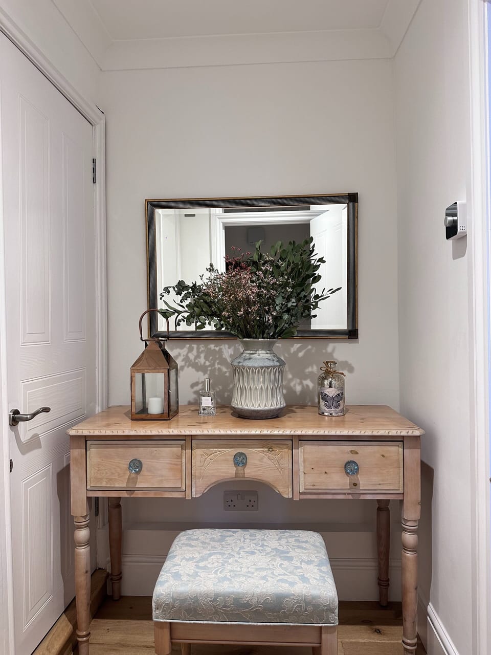 2 bedrooms, individually decorated, individually furnished, desk