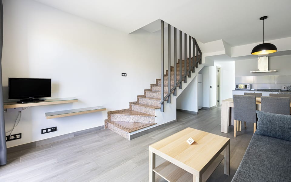 Bungalow, 2 Bedrooms | In-room safe, desk, free WiFi, bed sheets
