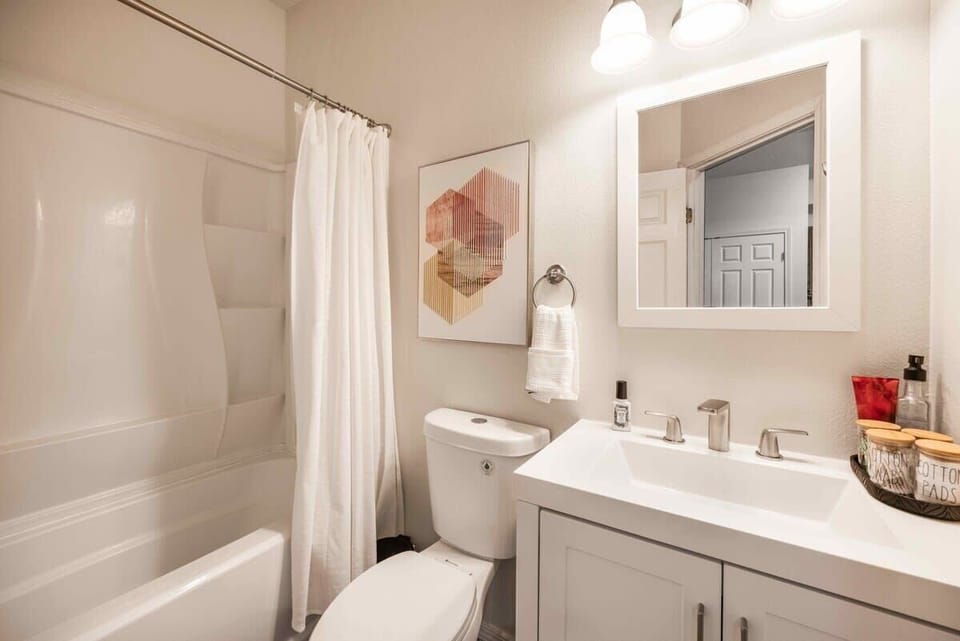 Here is the full bathroom