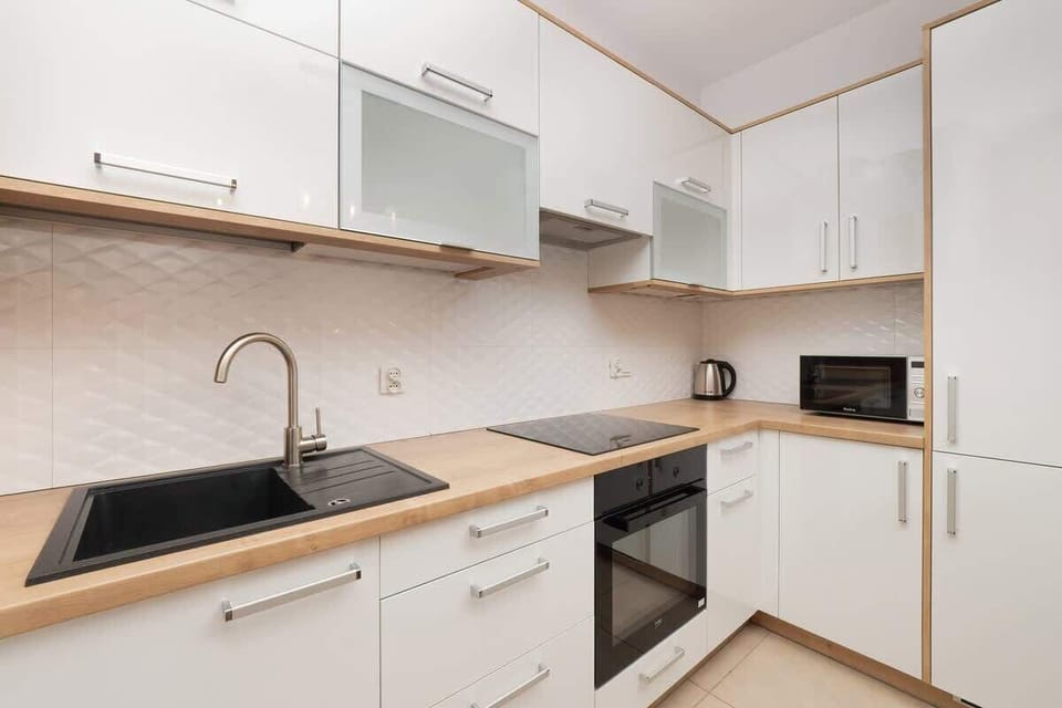 Kitchenette with oven, microwave and electric kettle 