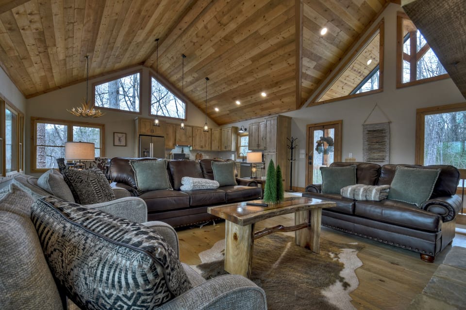 Open and roomy, the ideal family vacation home in North Georgia