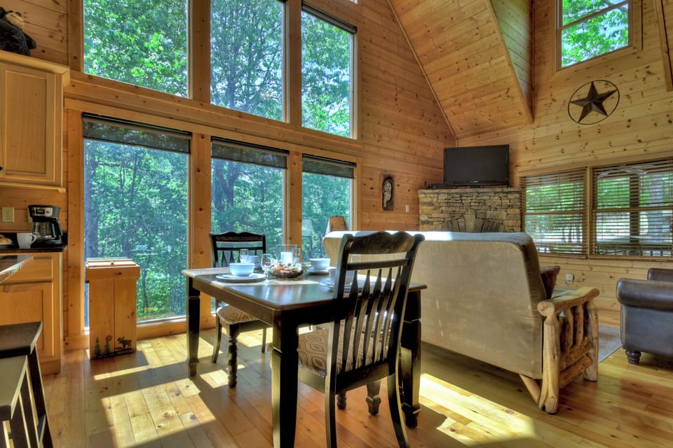 Great couples cabin in the Georgia Mountains