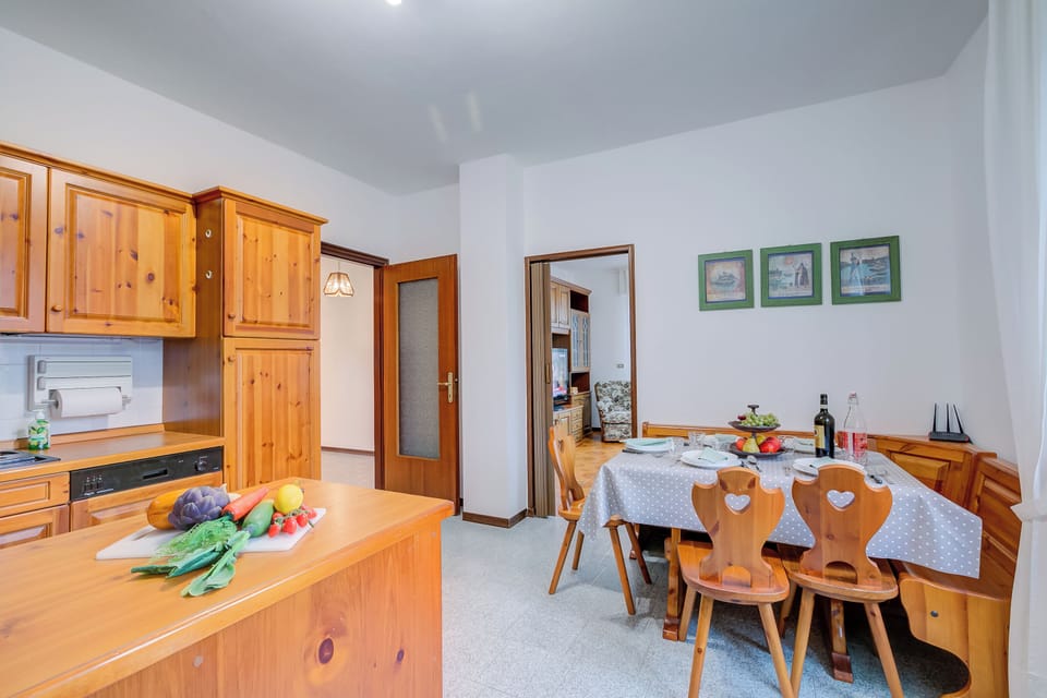 Family Apartment, Multiple Bedrooms, Mountainside (Zio Enry Terrace Apartment Orta Lake) | Dining