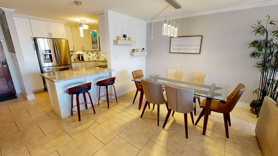 Condo, 2 Bedrooms | Dining