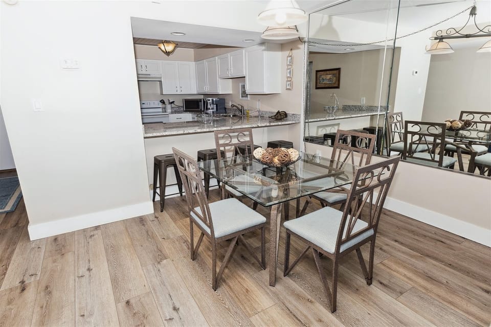 Condo, 1 Bedroom | Dining