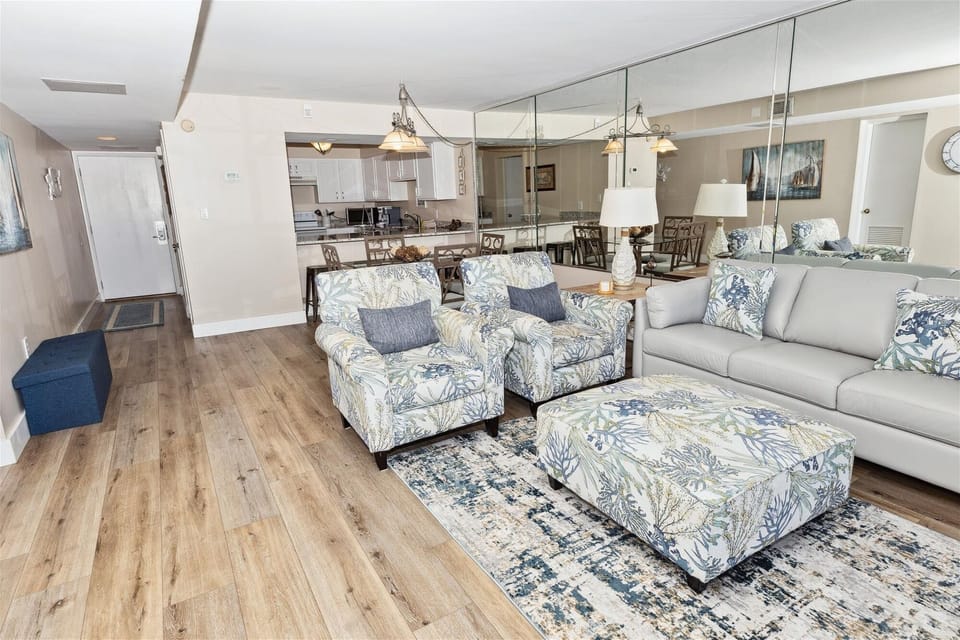 Condo, 1 Bedroom | Living area