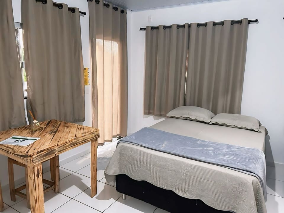 Premium Suite | Hypo-allergenic bedding, desk, laptop workspace, free WiFi