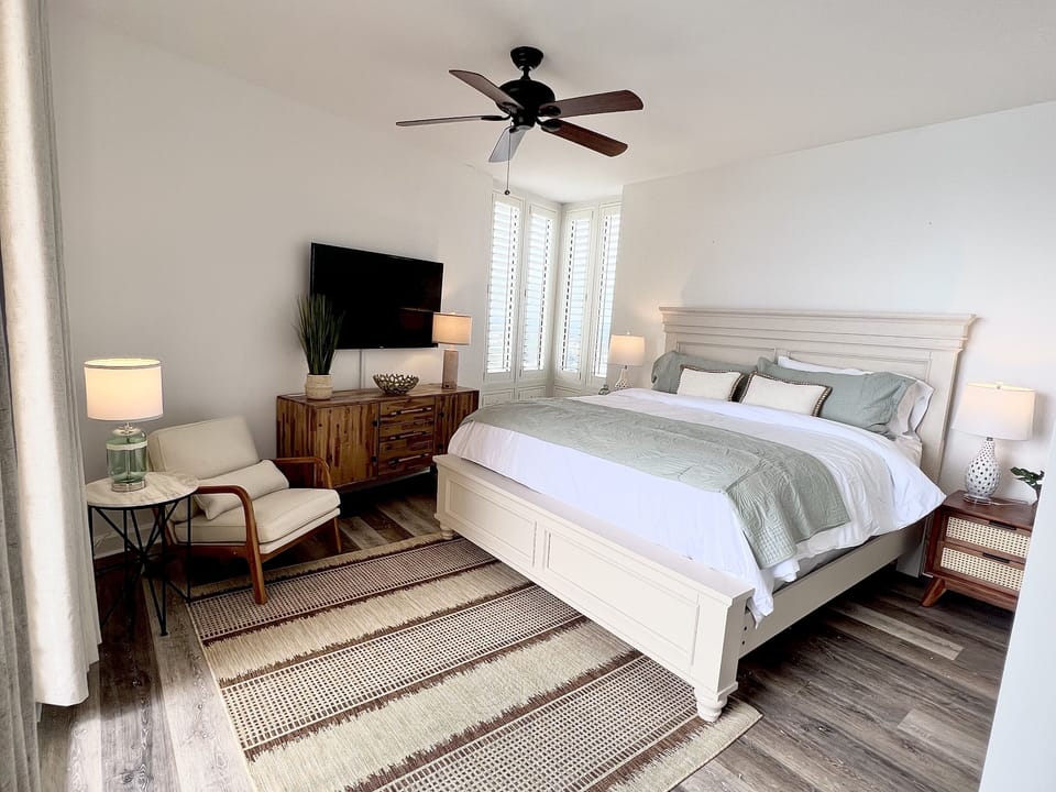 West Wing Bedroom with King Size Bed