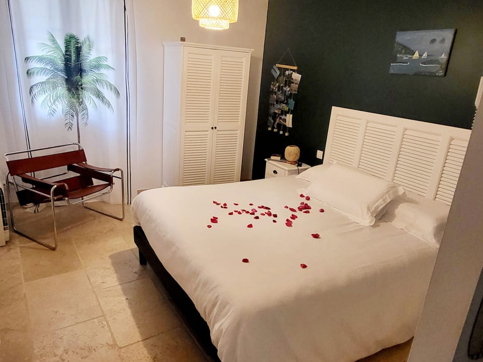 Comfort Room, 1 Queen Bed, Non Smoking, Private Bathroom | Egyptian cotton sheets, premium bedding, individually decorated