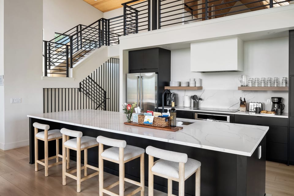 Beautiful brand new Kitchen with all your cooking needs.