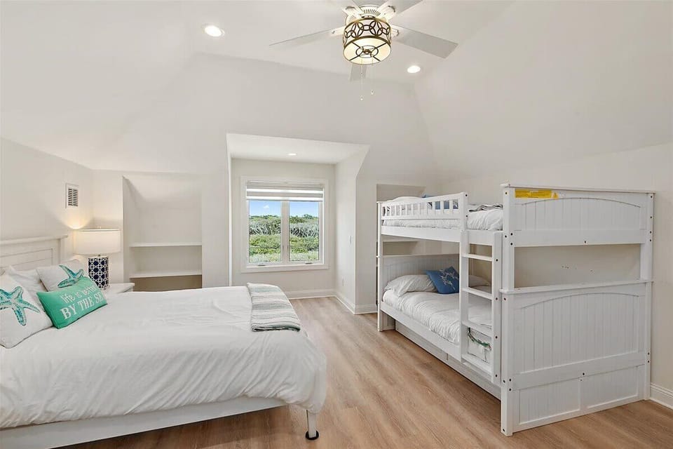Third floor Queen, Twin/Twin Bunk room-Bedroom 7