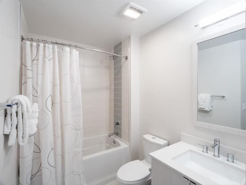 Herndon/Reston Reston 2 Bedroom Bathroom