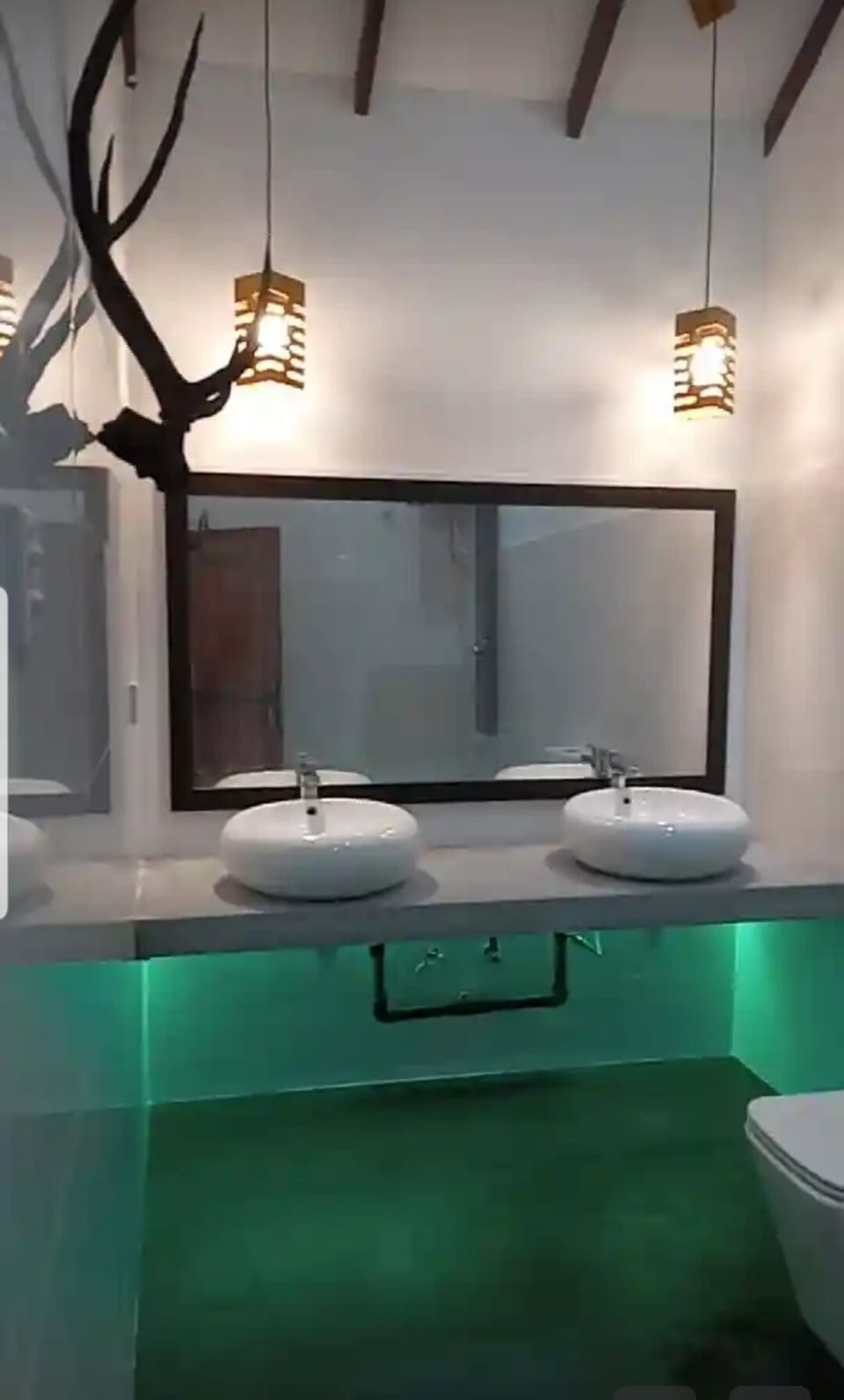 Room | Bathroom | Free toiletries, hair dryer, slippers