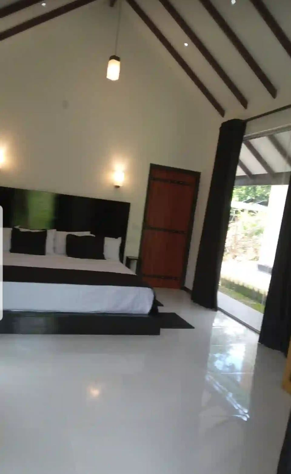 Room | Desk, iron/ironing board, free WiFi